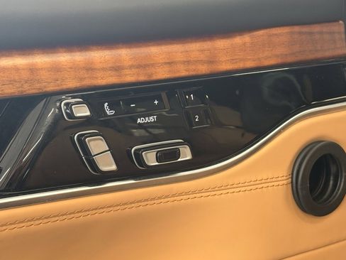 Used 2022 Jeep Grand Wagoneer Series III image 48