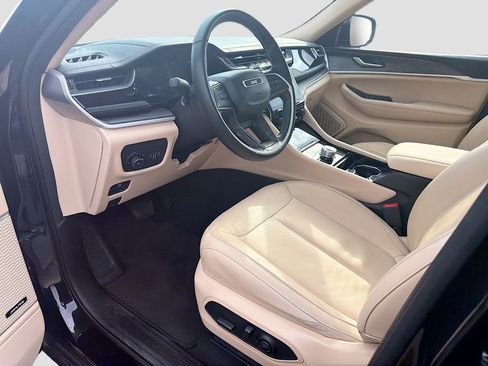 Used 2022 Jeep Grand Cherokee Limited image 25