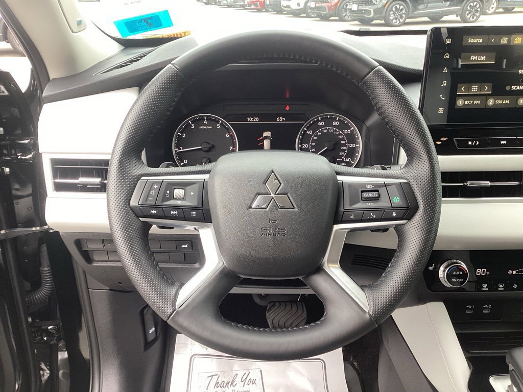 Used 2025 Mitsubishi Outlander AWD image 17