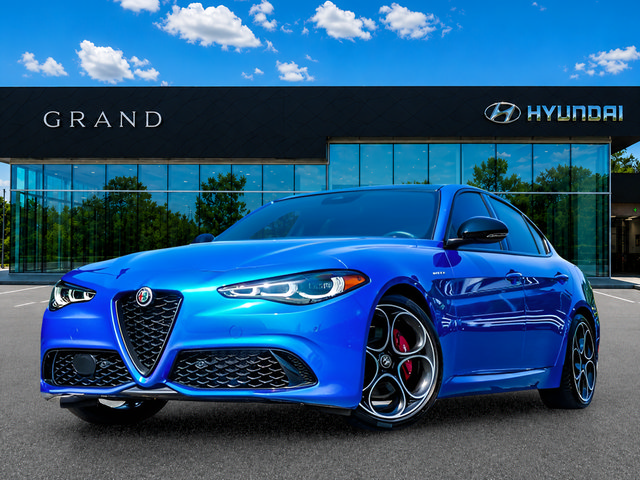 Used 2024 Alfa Romeo Giulia Veloce RWD image 1