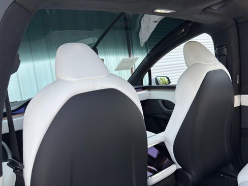 Used 2022 Tesla Model X image 39