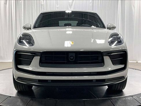 Used 2025 Porsche Macan image 13