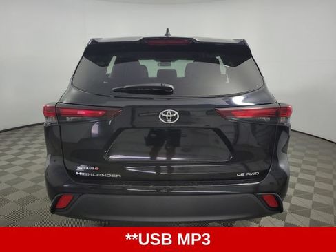 Used 2024 Toyota Highlander LE AWD/4WD image 7
