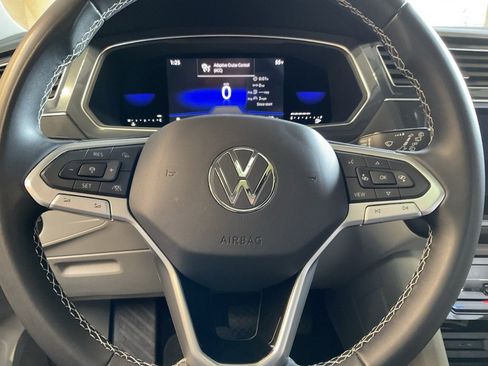 Used 2023 Volkswagen Tiguan SE w/ Panoramic Sunroof Package image 11