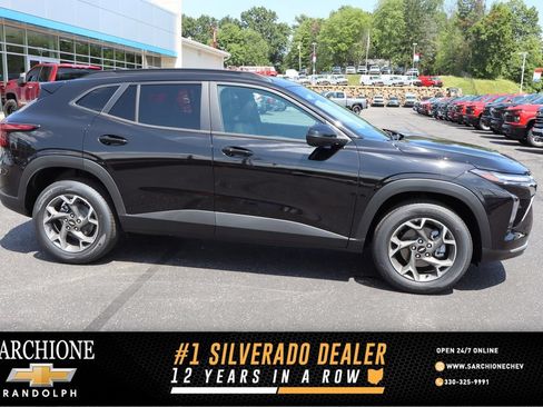 New 2026 Chevrolet Trax LT w/ Sunroof Package FWD image 1