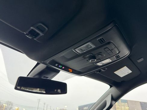 Used 2022 Chevrolet Suburban Premier image 25