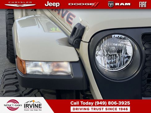 Certified 2022 Jeep Gladiator Mojave w/ Cold Weather Group image 7