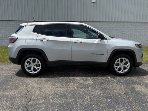 Used 2024 Jeep Compass Latitude AWD/4WD image 18