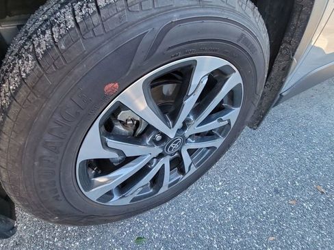 Used 2025 Toyota Corolla Cross XLE image 12