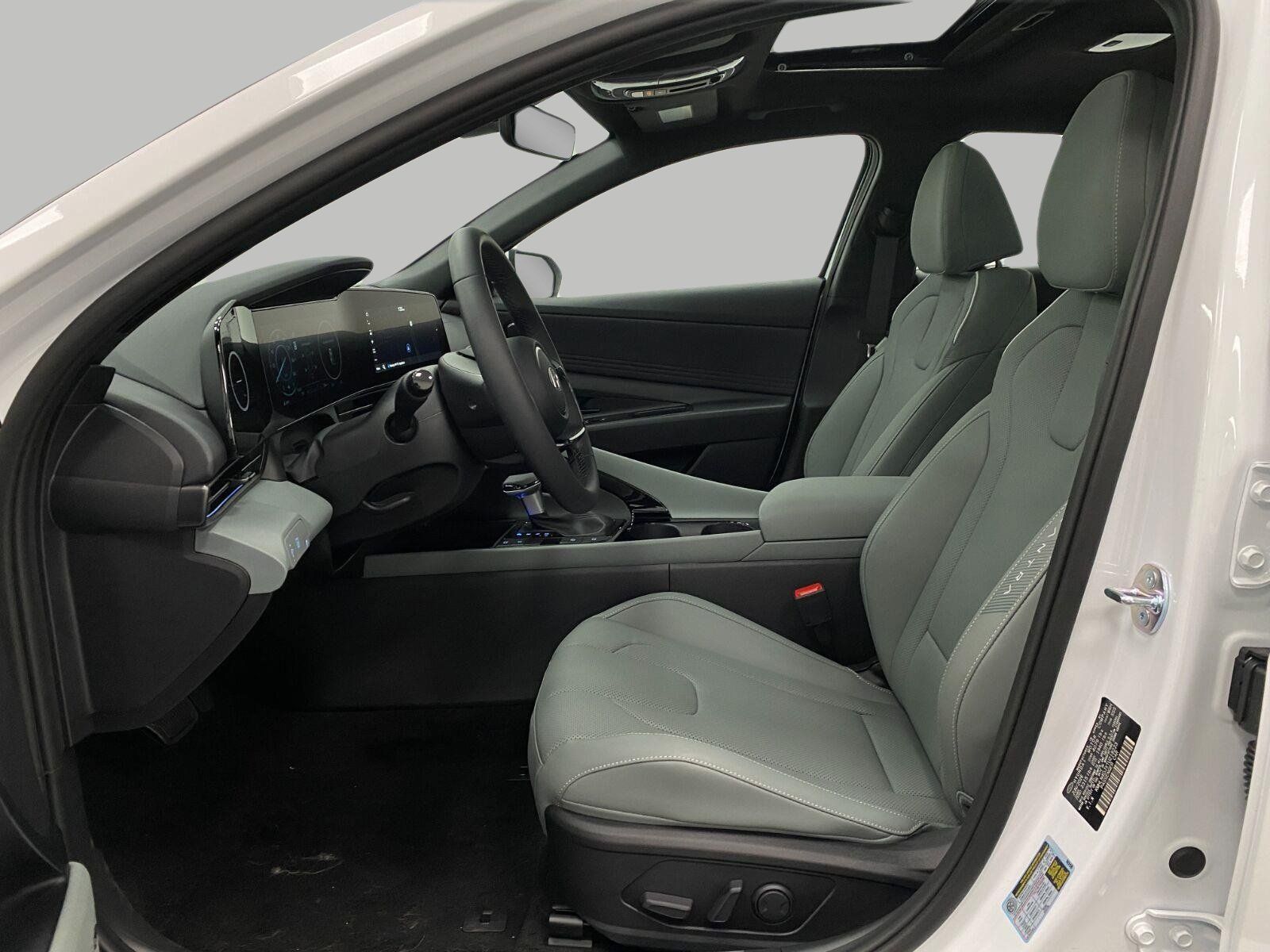 New 2026 Hyundai Elantra Limited FWD image 30