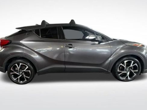 Used 2019 Toyota C-HR Limited FWD image 10
