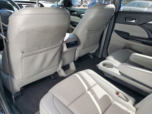 Used 2019 Toyota Highlander XLE image 33