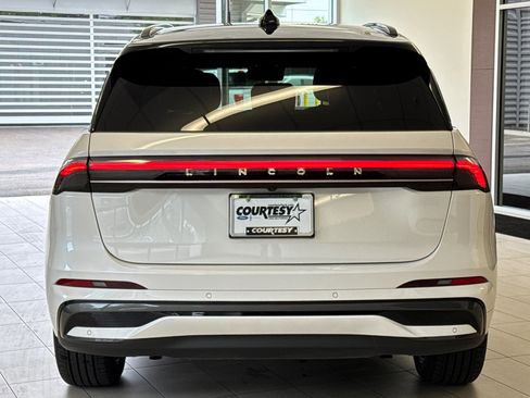 Used 2024 Lincoln Nautilus Black Label w/ Jet Appearance Package (87T) AWD/4WD image 5