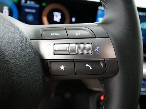 Certified 2025 Hyundai Kona SEL AWD/4WD image 24
