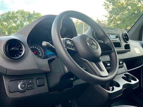 Used 2024 Mercedes-Benz Sprinter 2500 image 18