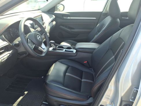 Certified 2023 Nissan Altima 2.5 SR image 3