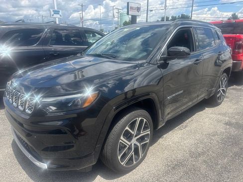 Used 2024 Jeep Compass Limited w/ Elite Group AWD/4WD image 5