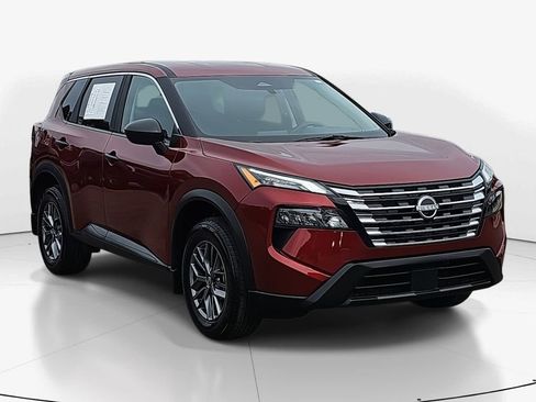 Used 2025 Nissan Rogue S image 2