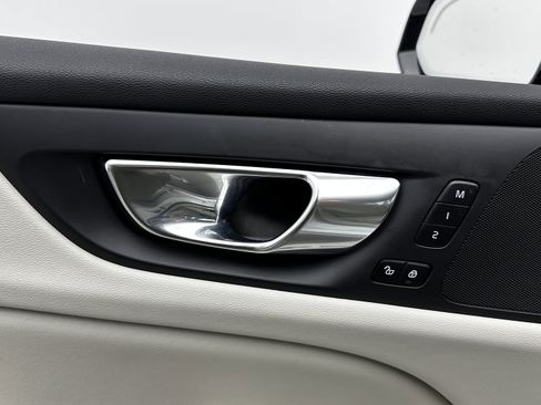 Used 2023 Volvo S60 T8 Plus image 13