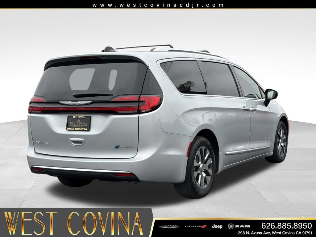 Used 2023 Chrysler Pacifica Pinnacle FWD image 10