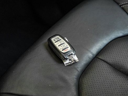 Used 2021 Chrysler Pacifica Touring-L w/ Uconnect Theater Family Group FWD image 72