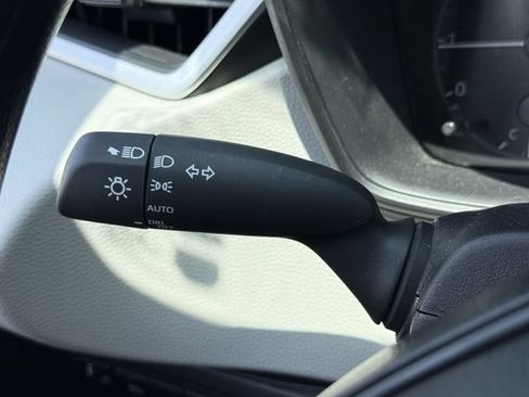 Used 2025 Toyota Corolla LE FWD image 21