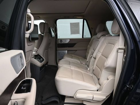 Used 2021 Lincoln Navigator L Reserve w/ Luxury Package AWD/4WD image 19