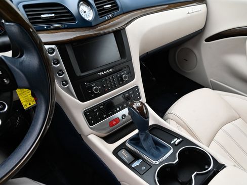 Used 2012 Maserati GranTurismo Convertible RWD image 27