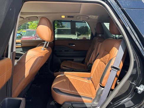 Certified 2024 Nissan Pathfinder Platinum AWD/4WD image 13