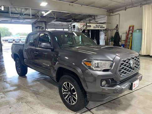 Used 2022 Toyota Tacoma TRD Sport w/ TRD Premium Sport Package AWD/4WD image 2