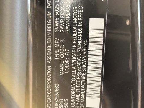 Used 2025 Volvo XC40 B5 Core image 36