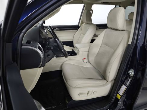 Used 2023 Lexus GX 460 Premium w/ Accessory Package AWD/4WD image 19