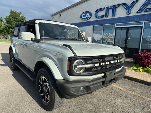 Used 2022 Ford Bronco Outer Banks AWD/4WD image 2