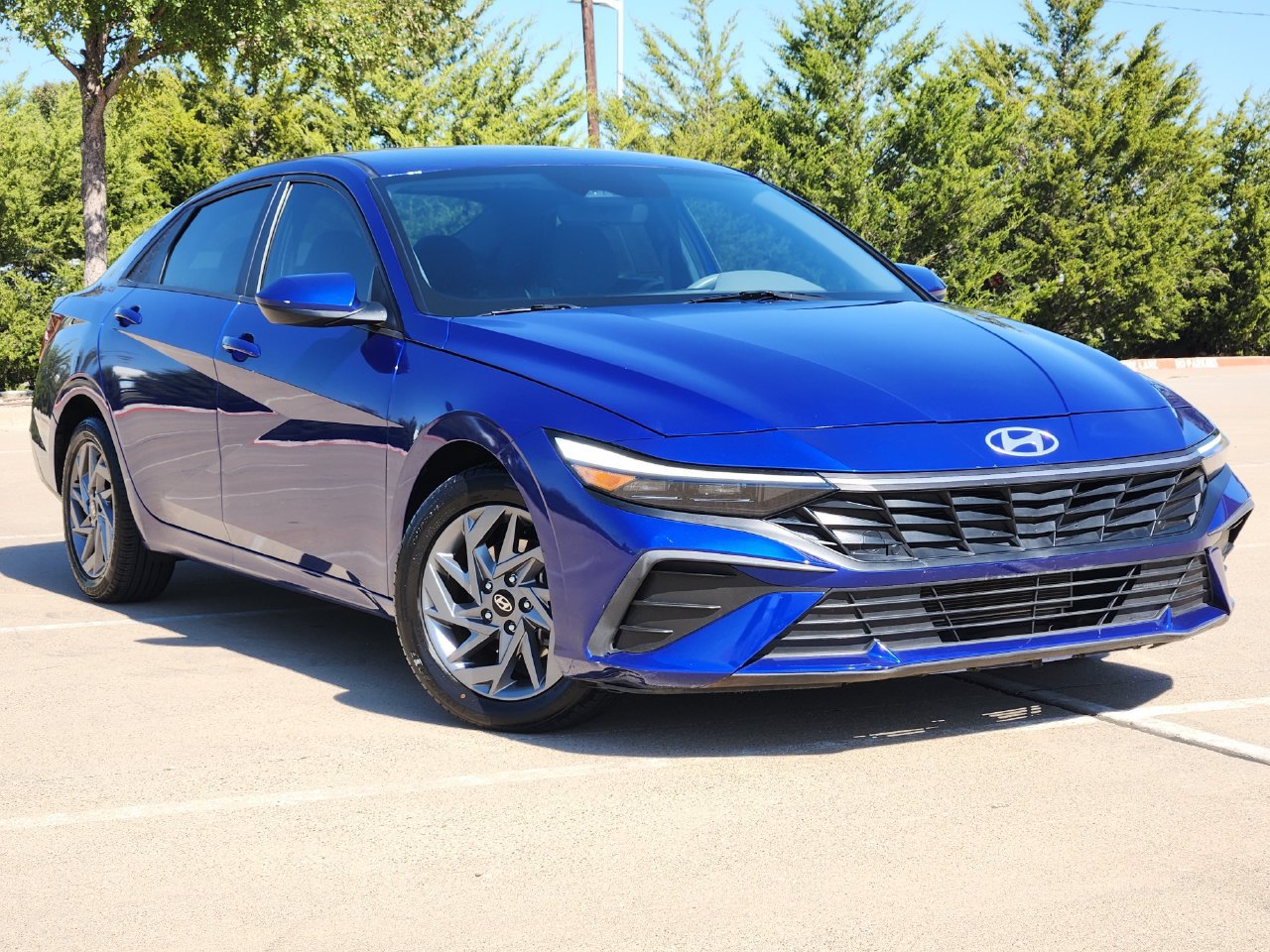 Used 2024 Hyundai Elantra SEL FWD image 1