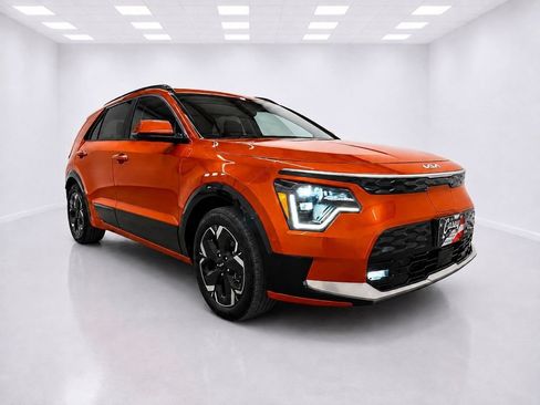 Used 2023 Kia Niro Wave w/ Wave Preserve Package FWD image 4