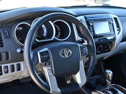Used 2014 Toyota Tacoma PreRunner w/ SR5 Package image 11