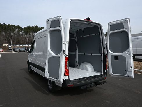 Used 2025 Mercedes-Benz Sprinter 2500 image 30
