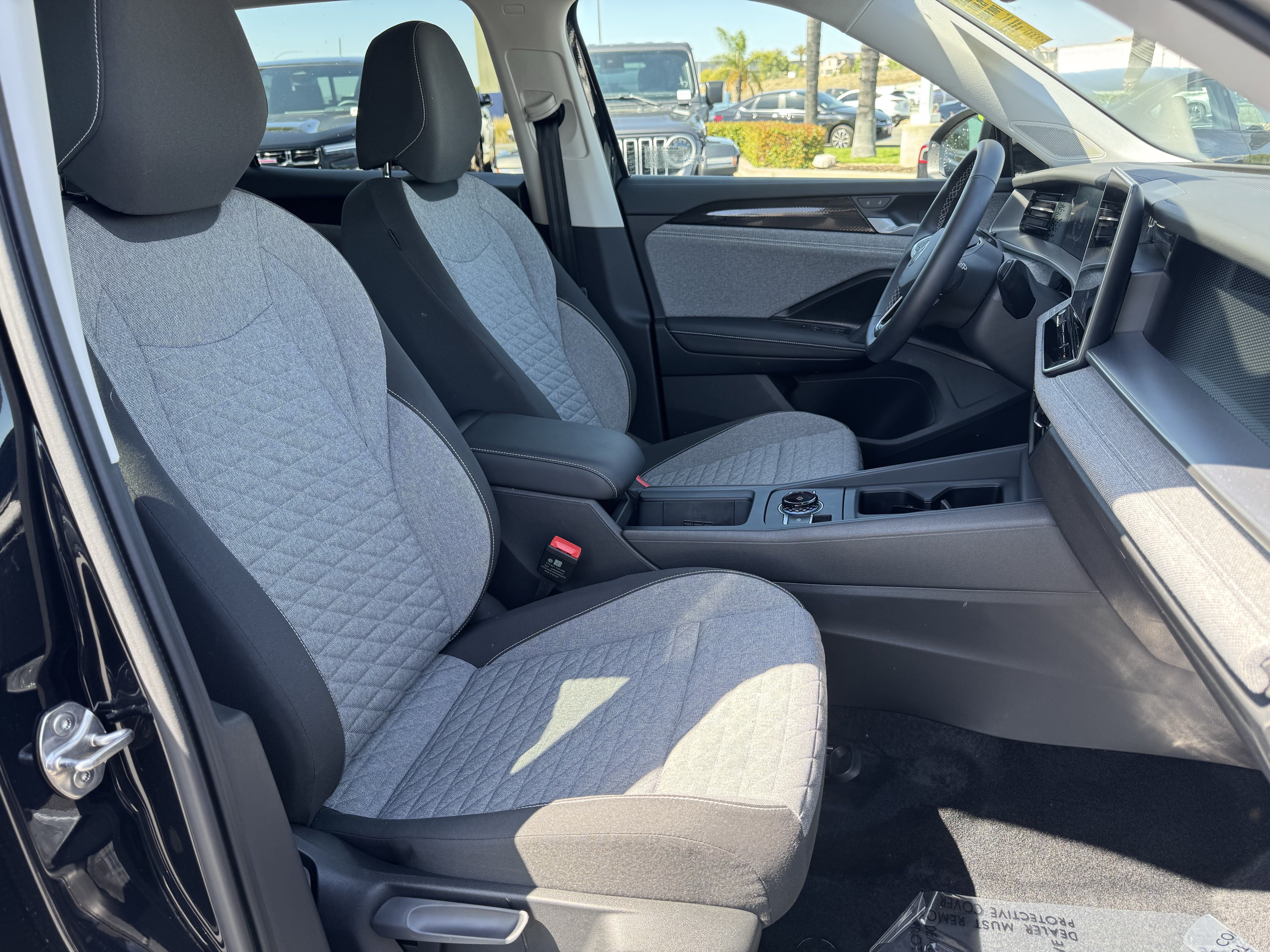 Certified 2025 Volkswagen Tiguan S FWD image 32