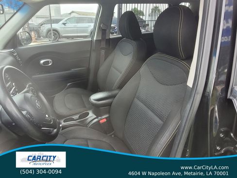 Used 2016 Kia Soul + FWD image 13