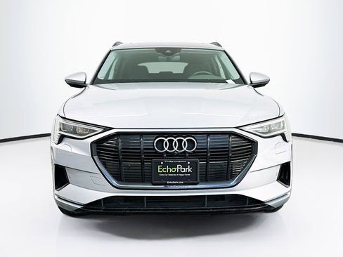 Used 2021 Audi e-tron Premium Plus w/ Premium Plus Package image 2