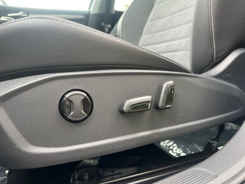 New 2026 Volkswagen Jetta SE FWD image 9