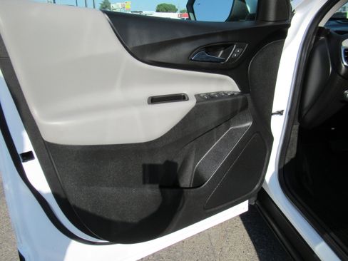 Used 2020 Chevrolet Equinox LT image 8