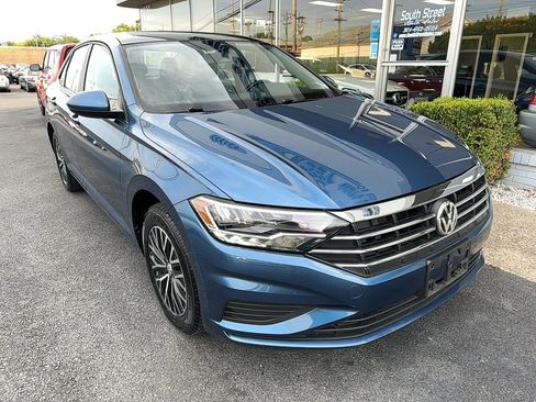 Used 2021 Volkswagen Jetta SE w/ SE Cold Weather Package FWD image 2