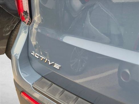 Used 2025 Ford Explorer Active AWD/4WD image 13