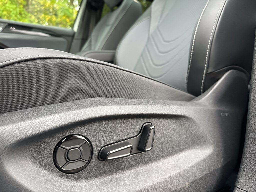 New 2026 Volkswagen Tiguan SE R-Line AWD/4WD image 9