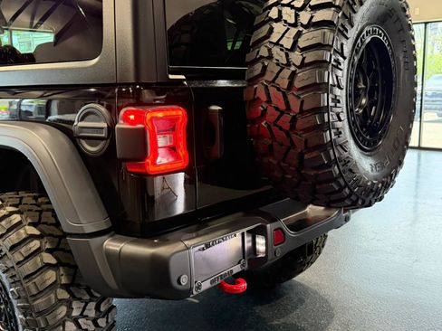 Used 2024 Jeep Wrangler Unlimited Rubicon w/ Capability Package image 10