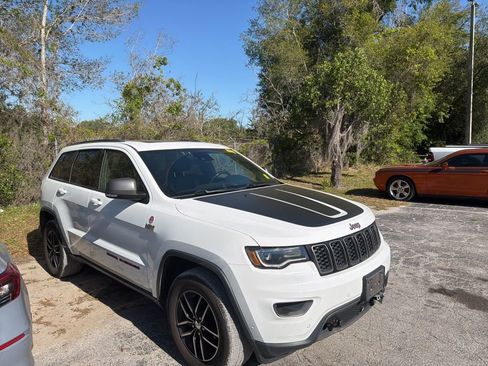 Used 2018 Jeep Grand Cherokee Trailhawk w/ Trailhawk Luxury Group AWD/4WD image 3