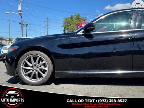 Used 2019 Alfa Romeo Giulia AWD image 11