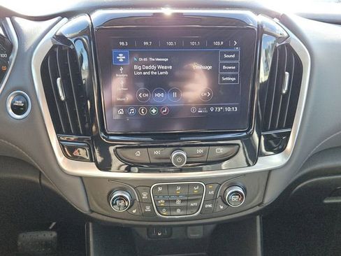 Used 2020 Chevrolet Traverse LT image 17