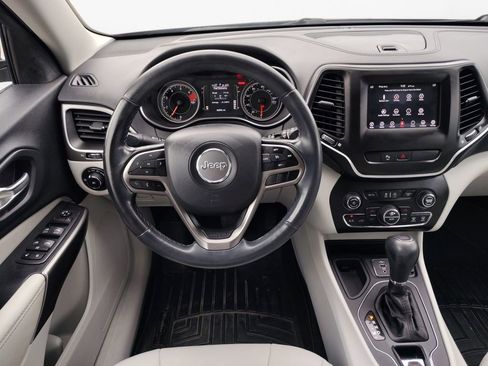 Used 2020 Jeep Cherokee Latitude Plus w/ Comfort/Convenience Group image 21